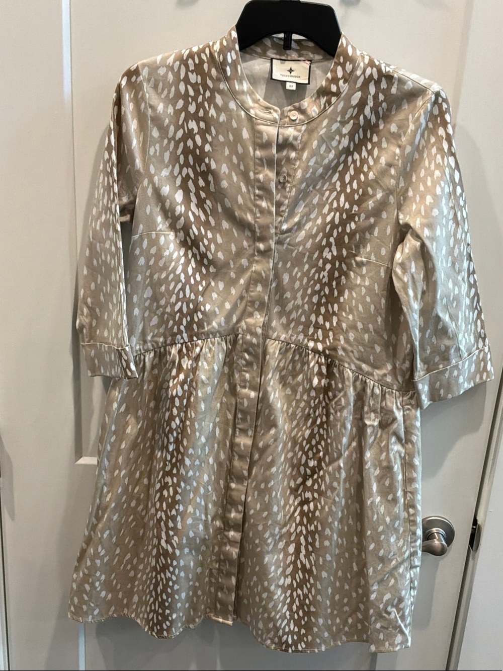 Tuckernuck XS White Fawn Taupe Drop Print Midi Dress Hidden Buttons Pockets